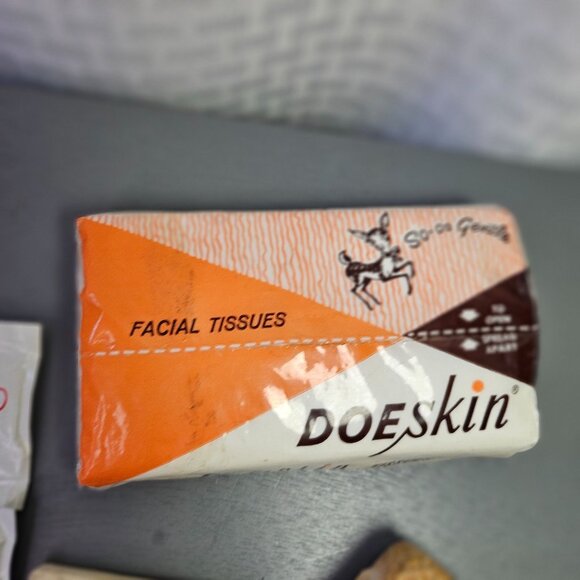 Vintage Soap & Tissue Collection With Camay & Doeskin - Picture 5 of 10